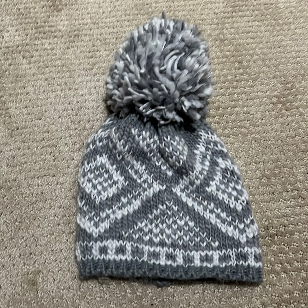 BCBGENERATION gray knit Pom Pom winter hat